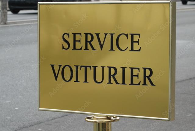 Servizio di parcheggio privato offerto dall'Hotel de la Fossette, albergo di Le Lavandou