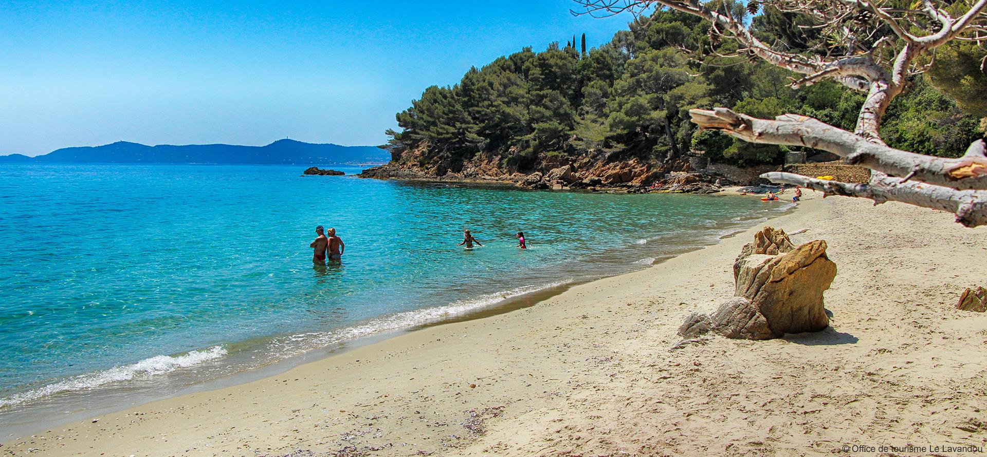 Vista della spiaggia della Fossette in Costa Azzurra